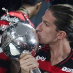 Fim da novela rubro-negra. Flamengo renova contrato com o técnico Felipe Luiz até 2027