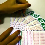 Mega Sena acumulada em 130 milhões faz brasileiros correrem para as lotéricas