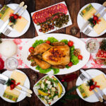 Muita comida nas festas de fim de ano. A Anvisa dá dicas valiosas para você comer e não passar mal no Natal e Reveillon