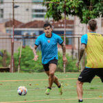 Leandro Maciel fala sobre nova posição, elogia  treinador e dá esperanças a torcida do Botafogo