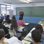 Governo reajusta salários de professores da rede pública em 5,4% e valor passa de R$ 5 mil