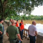 Guarda Civil e Policia Ambiental confirmam descarte de substância perigosa no Rio Pardo