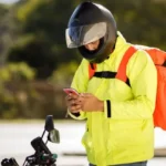 Entrega de comida por aplicativo pode ficar mais cara com regulação. Entenda a situação