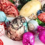 Nova tendência da Páscoa: ovo de chocolate em fatias ganha espaço nas confeitarias