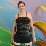 Momento histórico: Laís Souza fica de pé pela primeira vez desde acidente e emociona público