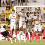 Botafogo volta a perder no final do jogo no Campeonato Brasileiro