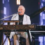 Guilherme Arantes se apresenta em Ribeirão Preto cantando clássicos de sua carreira