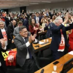 Comissão especial aprova escala 6 x 1 texto e garante dois dias de folga por semana