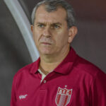 Renovação de contrato deixa Claudio Tencati mais fortalecido no Botafogo podendo exigir mais do elenco
