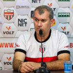 Ameaçado de perder seu treinador Botafogo renova contrato as pressas com Claudio Tencati até 2027