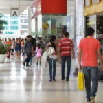 Parecer da 6×1 é adiado em meio à pressão para transição de 10 anos