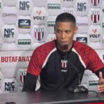 Atacante Higor fala sobe a situação de Luizão no elenco do Botafogo.