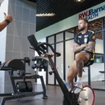 Neymar treina em campo pela primeira vez e deve seguir fora de Brasil x Haiti na Copa do Mundo