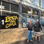 Portão principal do estádio Dr Francisco Palma Travassos recebe pintura temática para a Copa Paulista