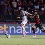 Em jogo eletrizante de seis gols Botafogo empata com Sport  Recife na Ilha do Retiro