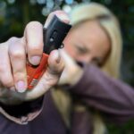Mulheres podem comprar e usar spray de pimenta para se defender de violência e abusos