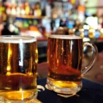 Consumo de cerveja muda em 2026: menos compras e novas preferências no Brasil