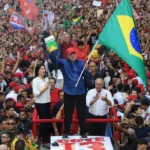 Lula é reeleito presidente do Brasil em virada histórica