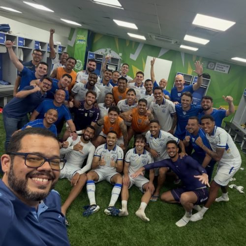 Imagem do jogadores do Avai comomerando a vitória sobre o Cuiabá/ Rede Social Avaí.