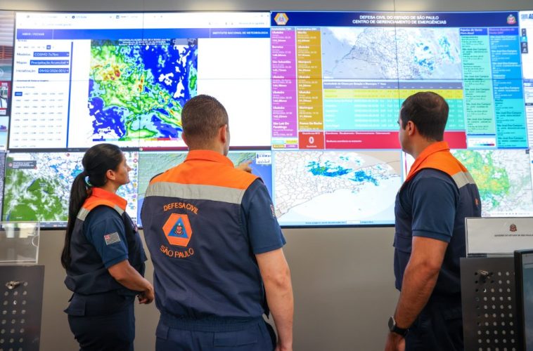 A Defesa Civil orienta a população a acompanhar os boletins meteorológicos e os alertas emitidos pelos canais oficiais Foto: Divulgação/Governo de SP