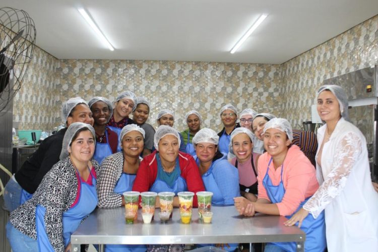 “Eu amei e vou levar pra vida, vou aderir em casa”, disse aluna do curso.
Foto - Governo de São Paulo