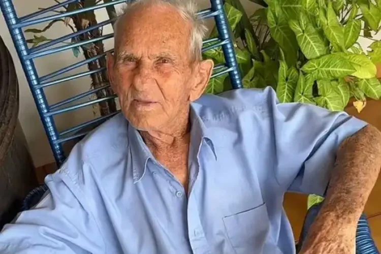 Vovô Anésio sofreu uma parada cardiorrespiratória ontem, sexta feira e não resisitiu - Foto Redes Sociais Arquivo de Família