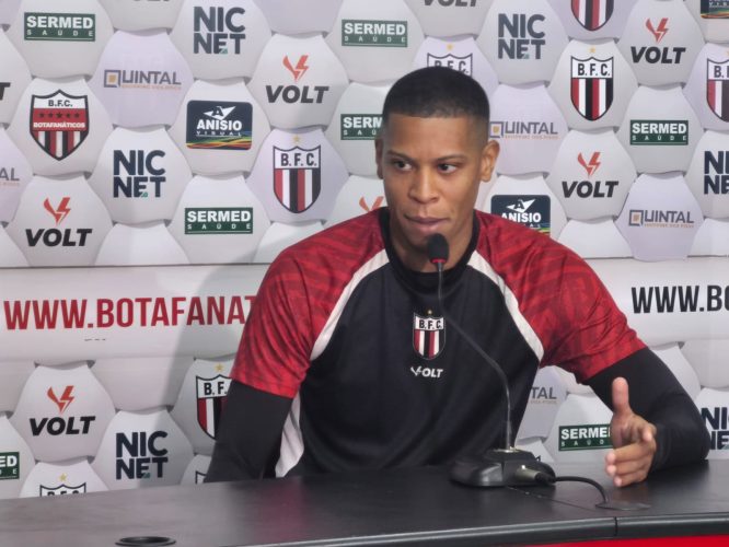 Atacante Higor em coletiva na tarde desta terça-feira - 
Foto WMais e WSports