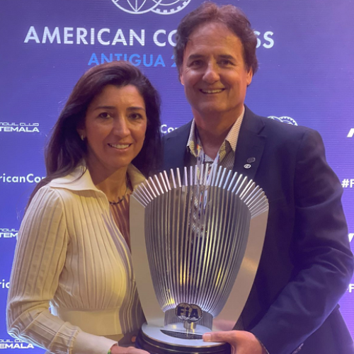 Fabiana Ecclestone, vice-presidente de esportes da FIA para a América do Sul, e Giovanni Guerra.
Foto - Comunicação CBA