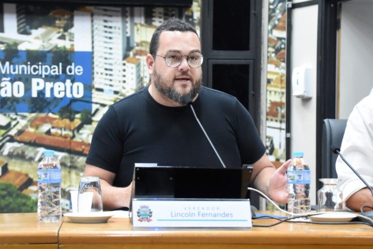 Lincoln Fernandes
Lincoln Fernandes (Foto: Câmara de Ribeirão Preto / Divulgação)